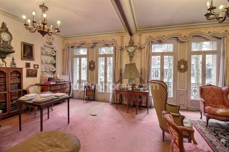 Appartement à PARIS-7E