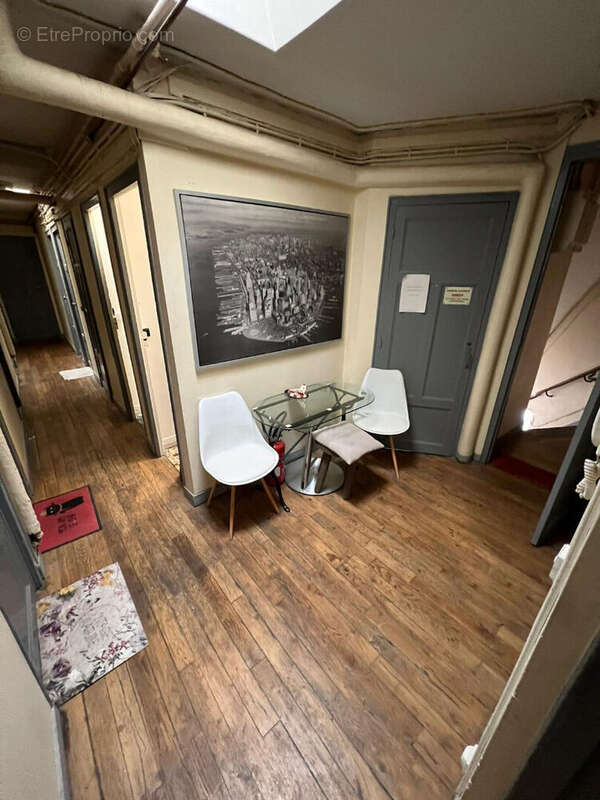 Paris 17e Pereire / Ternes - Chambre de service en parfait état de 9 m² (11m² habitables) - photo 17