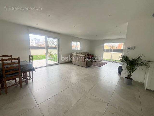 Maison à VAL-DE-REUIL