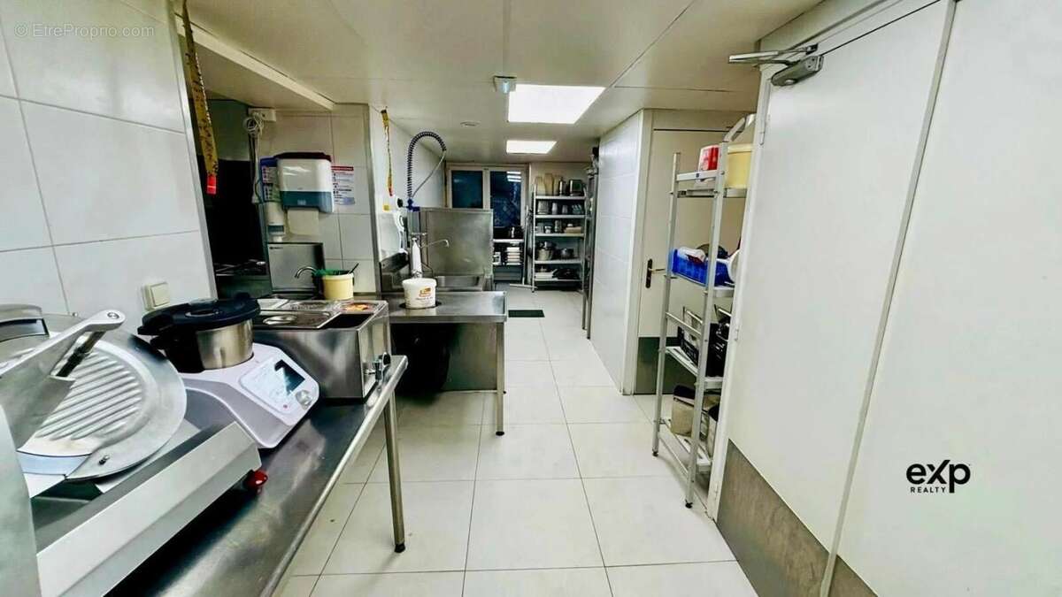 Commerce à CHALLES-LES-EAUX