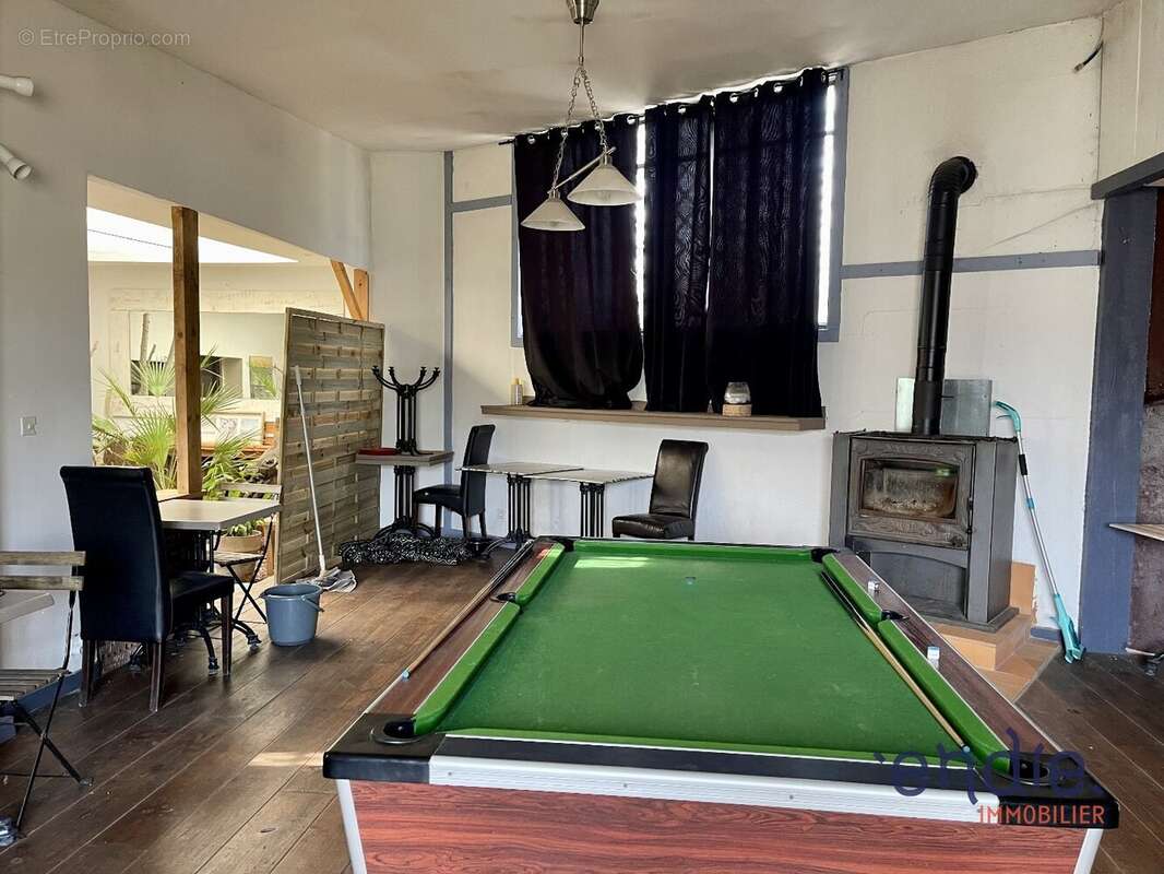 Commerce à SALERNES