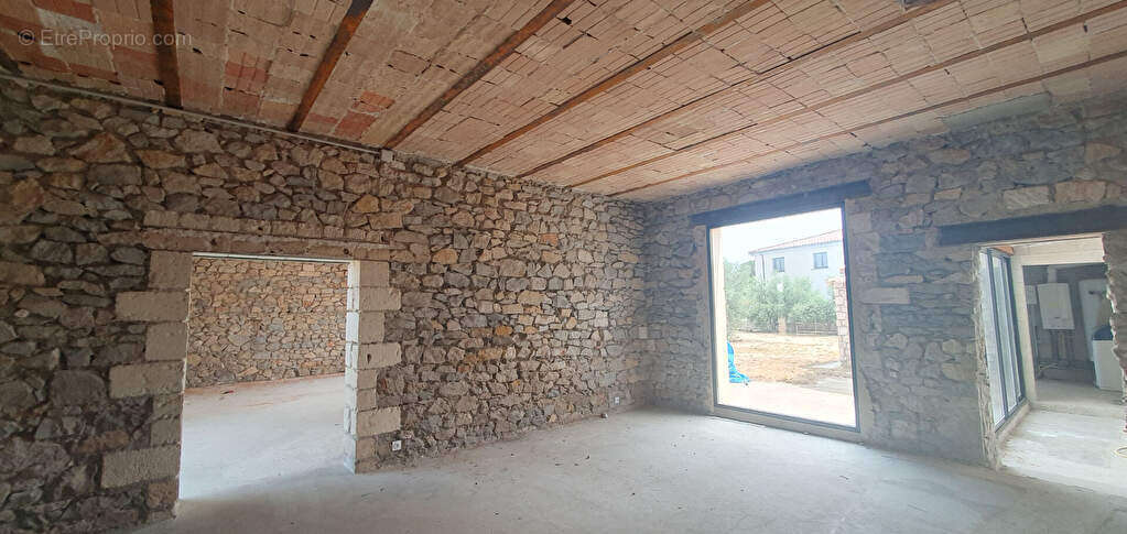 Maison à SAINT-LAURENT-D'AIGOUZE
