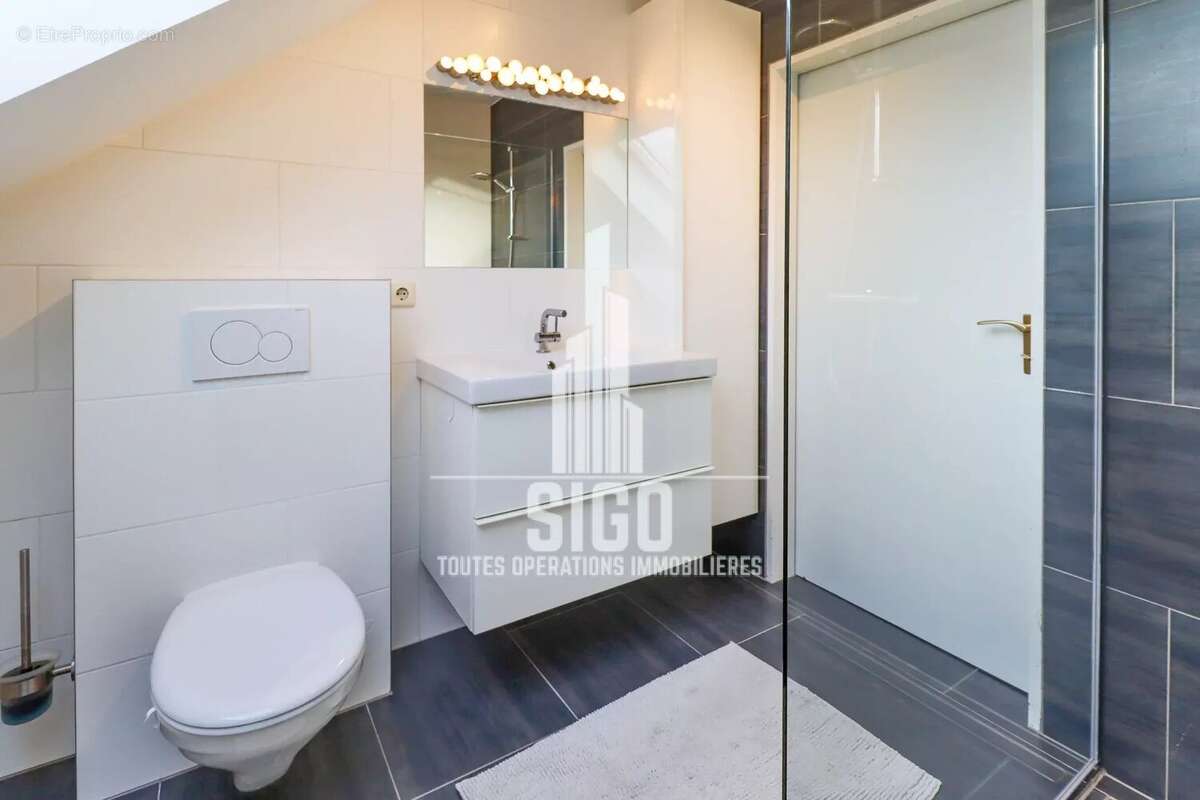 Appartement à MEZERES