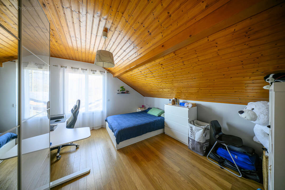 Maison à PERON