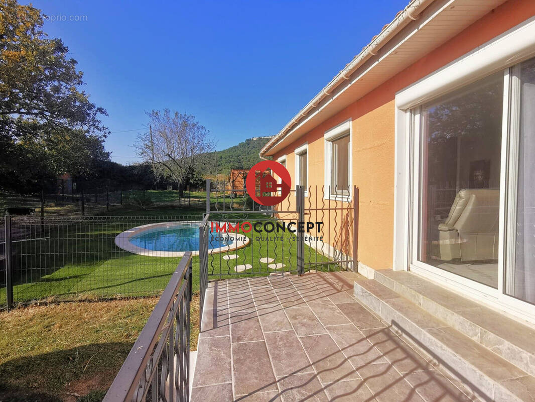 Maison à LAUDUN-L&#039;ARDOISE