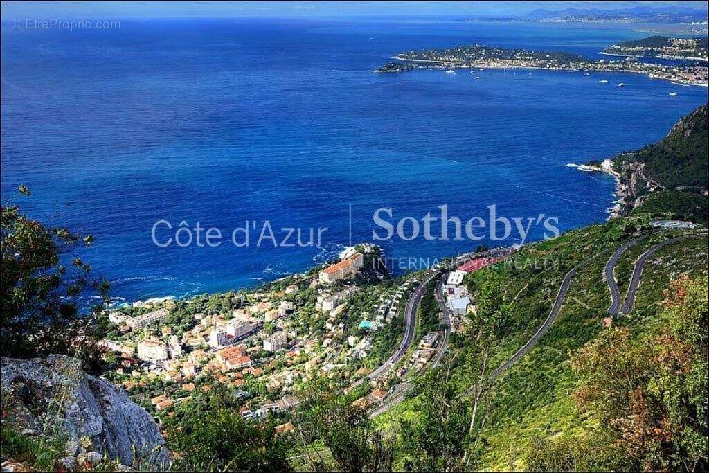 Appartement à LA TURBIE