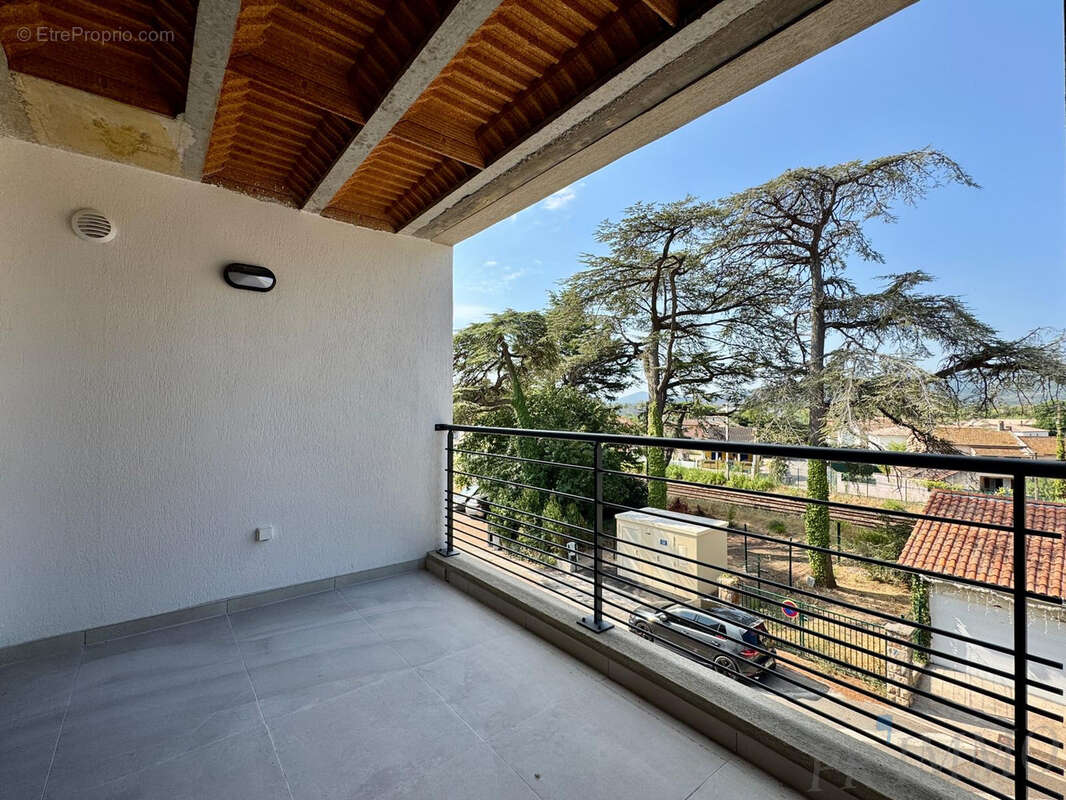 Appartement à PUGET-SUR-ARGENS