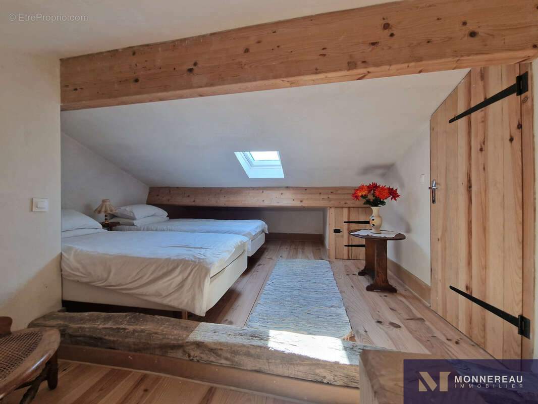 Maison à VILLEBOIS-LAVALETTE