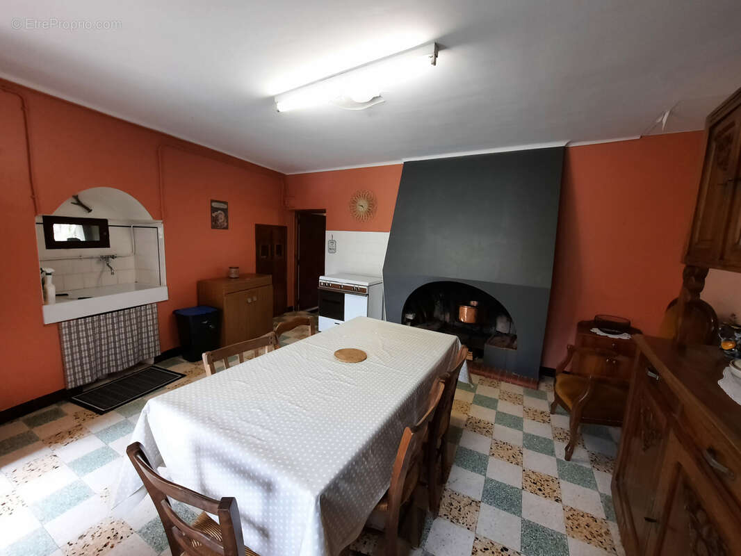 Opportunité à saisir : maison de village T3 à rénover à Cornus - photo 2