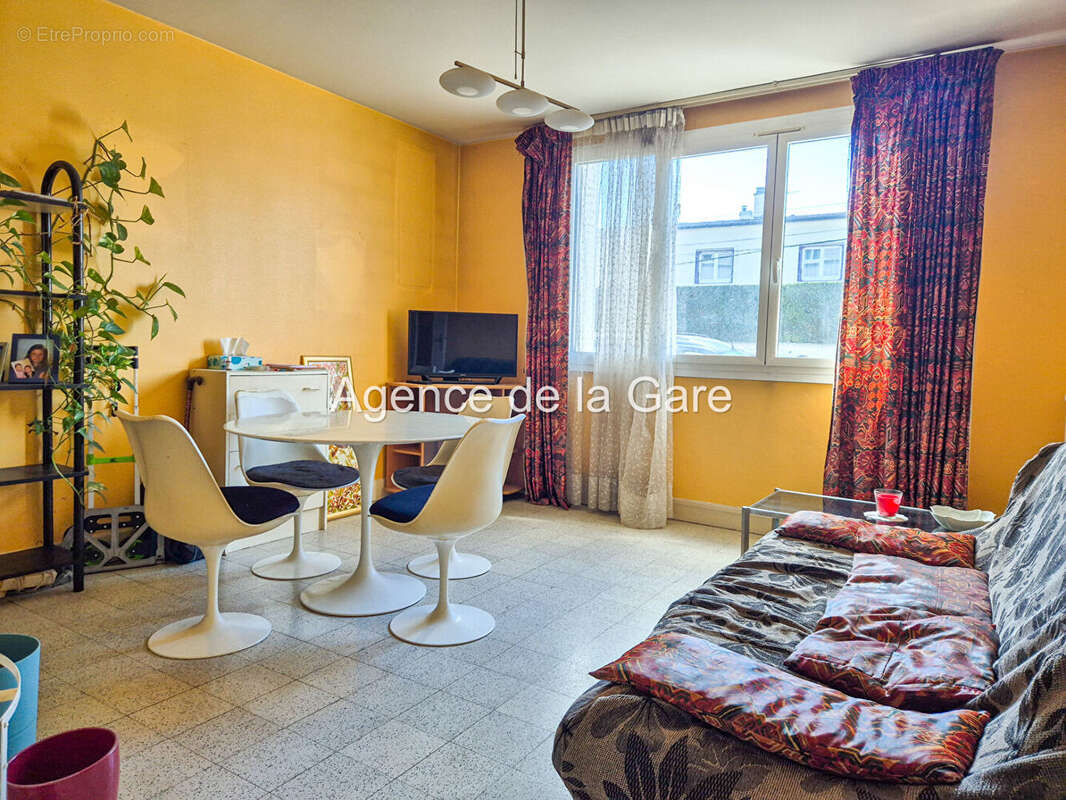 Appartement à HOUILLES