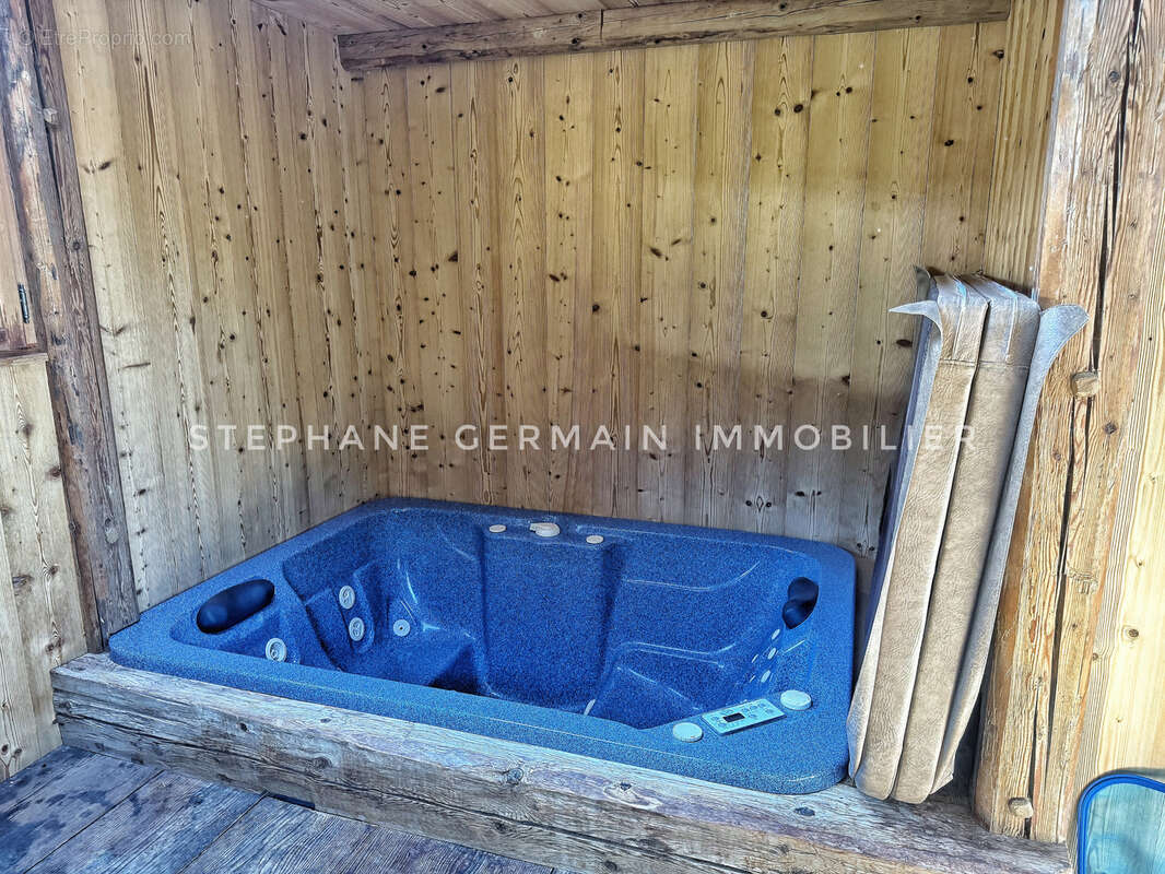 Maison à DEMI-QUARTIER