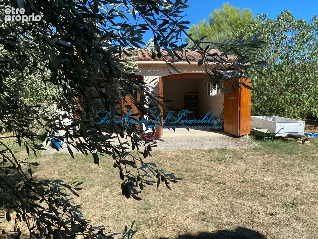 A 25 min  de NIMES, maison de plain pied F5, double garage sur un terrain de 2 277 m2 constructible - photo 2
