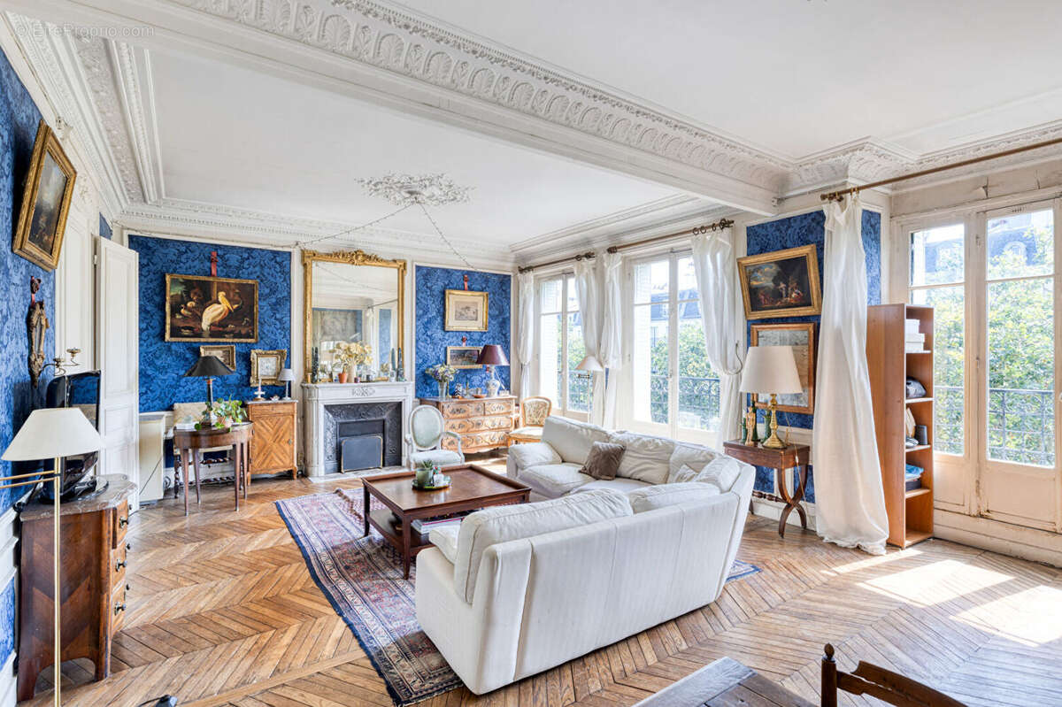 Appartement à PARIS-7E