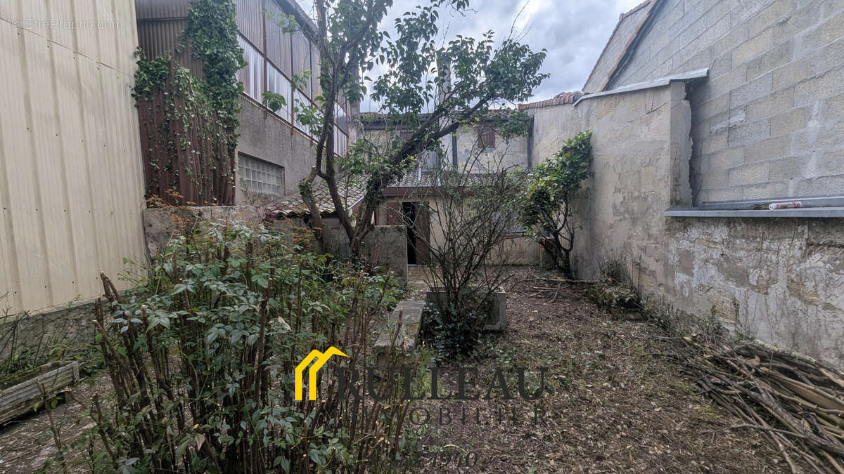 Maison à AMBARES-ET-LAGRAVE