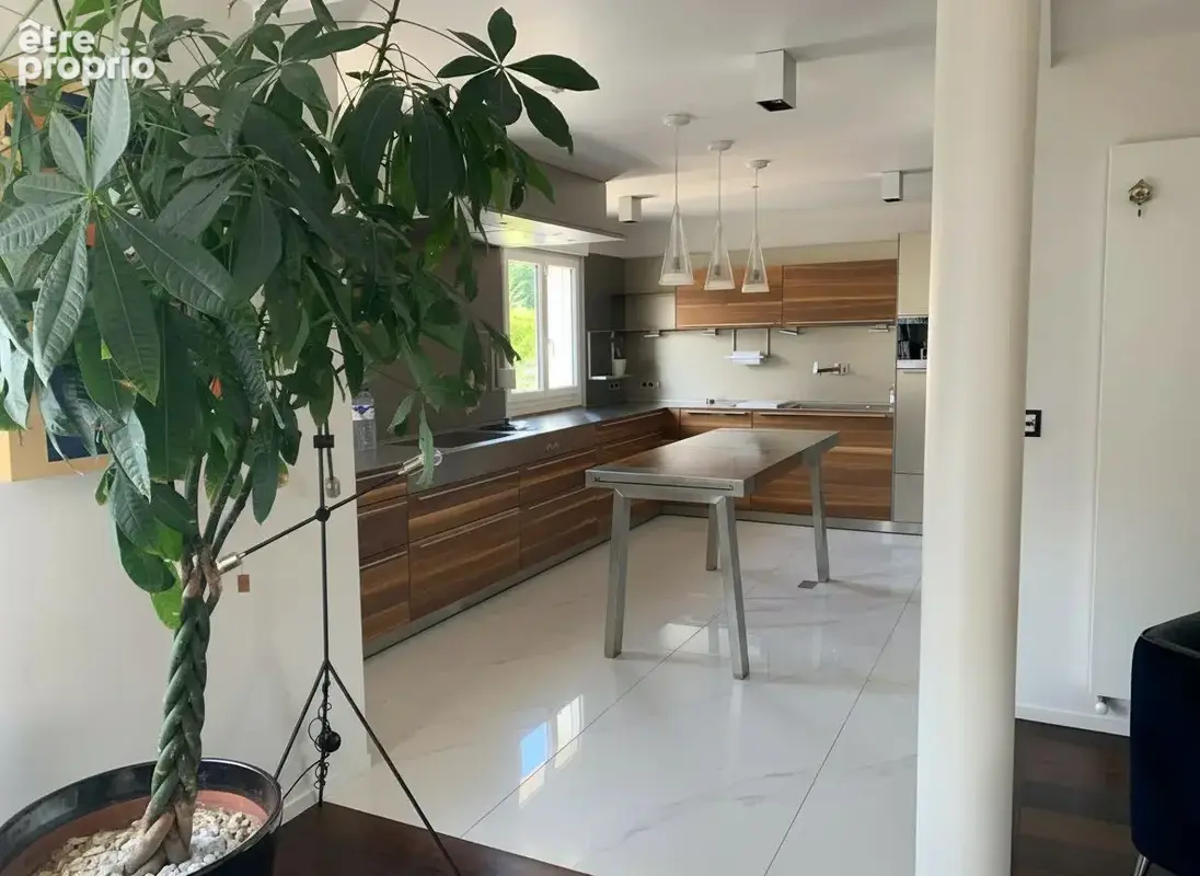 Appartement 204 m² à Magny-Le-Hongre  - photo 4