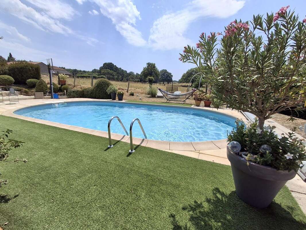Maison 110 m² à Chasseneuil-Sur-Bonnieure  - photo 9