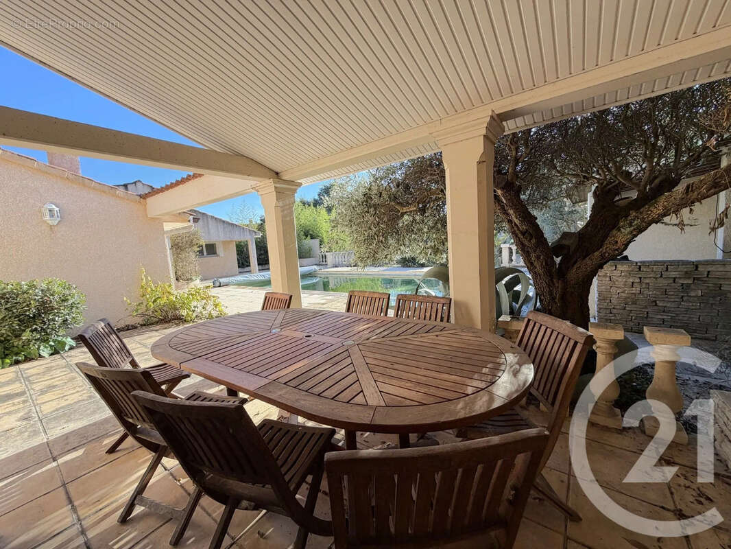 Maison à PINS-JUSTARET