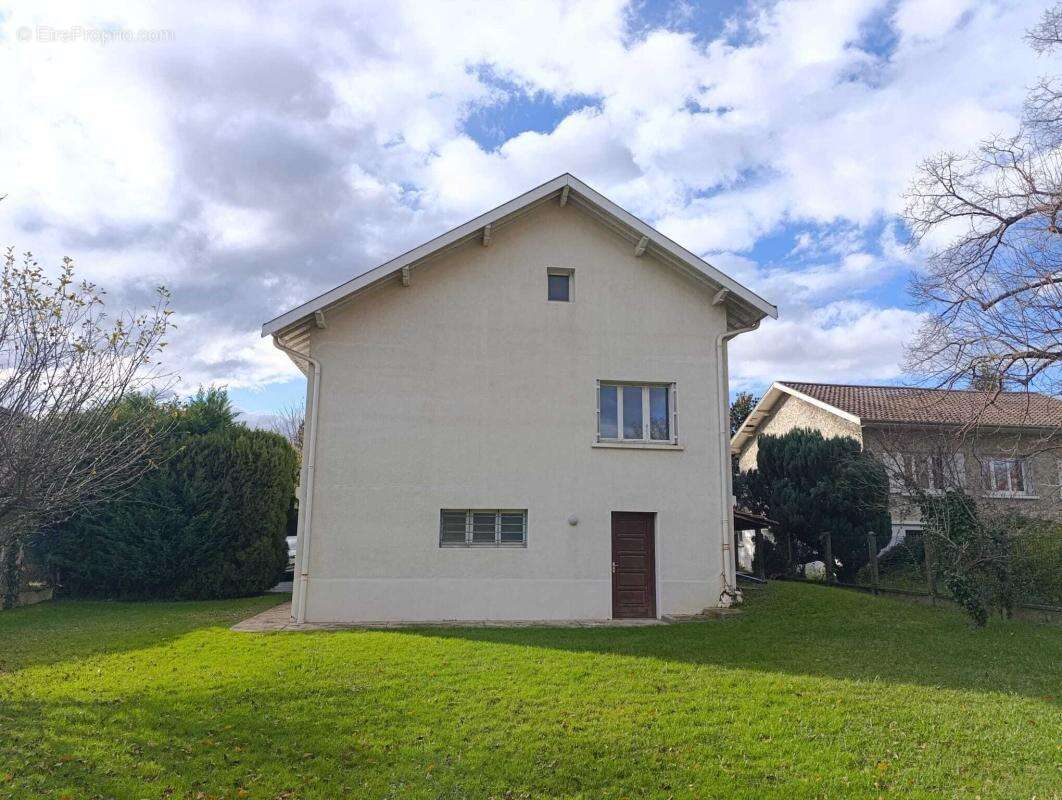 Appartement à GENAY