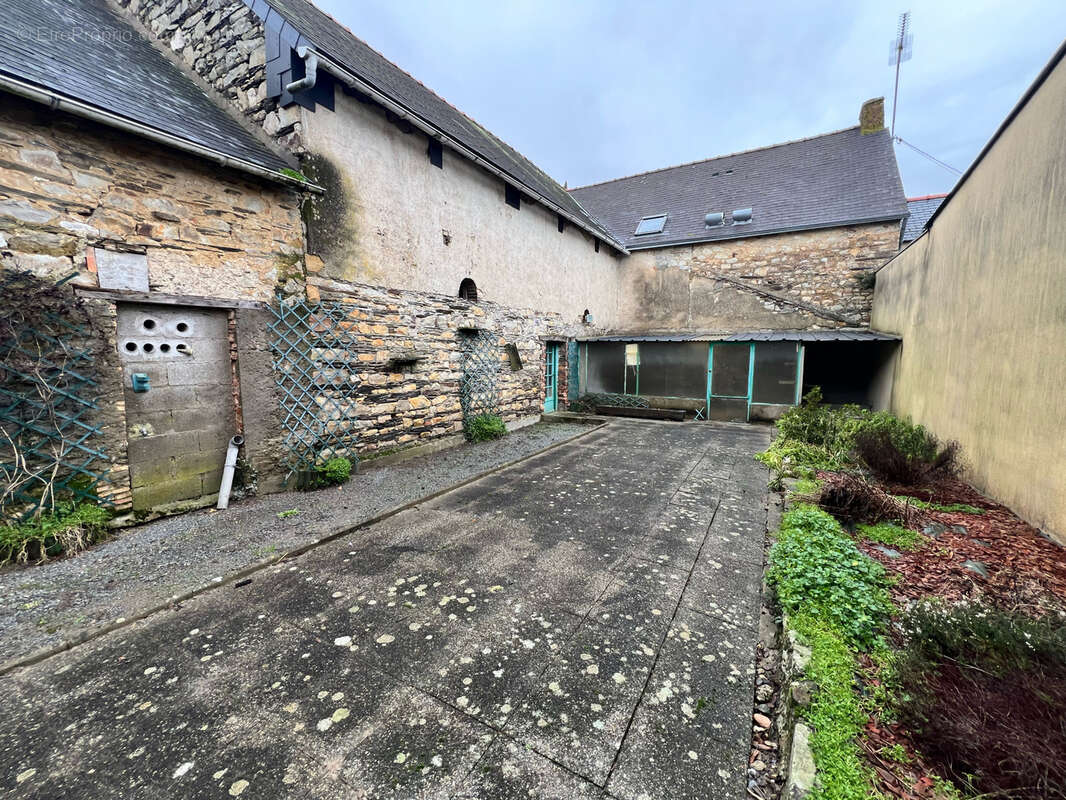 Maison à LUSANGER