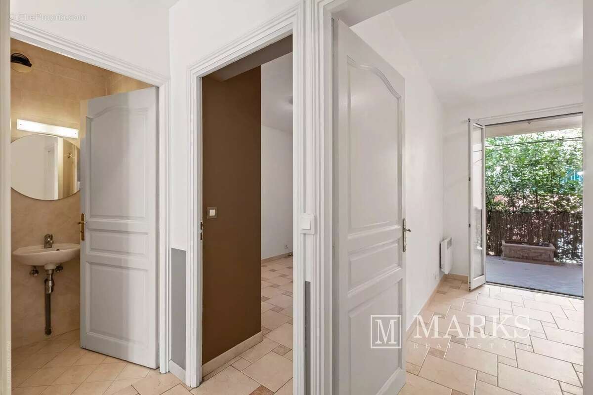 Appartement de 2 chambres avec terrasse, jardin et garage - photo 9