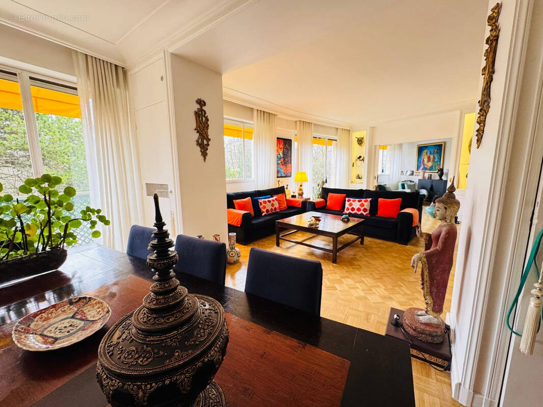 Appartement à NEUILLY-SUR-SEINE