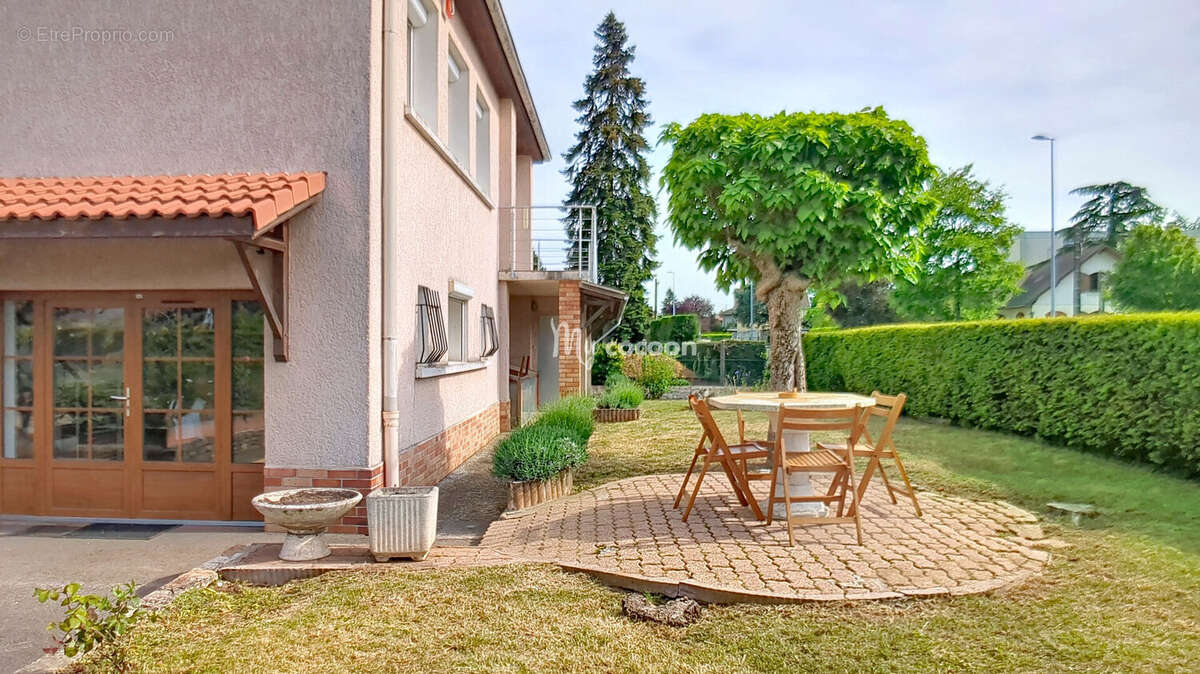 Maison à MEYZIEU