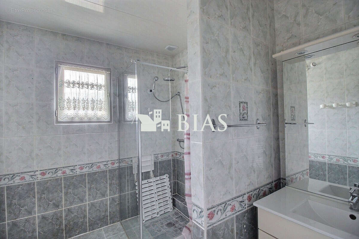 Maison à SAINT-PIERRE-DES-FLEURS