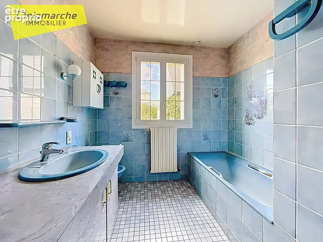 À vendre : maison à Grandparigny, 5 chambres, vie de plain-pied, sous-sol complet, dépendances et terrain constructible - photo 7