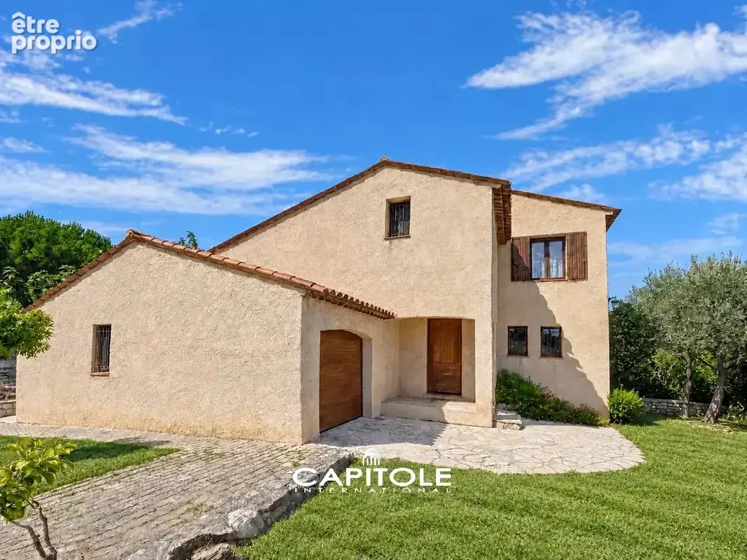 Antibes - Villa Provençale 6 pièces d'env. 188 m² avec un 2 pièces indépendant, terrain de 1 525 m² avec piscine,  pool house et - photo 13