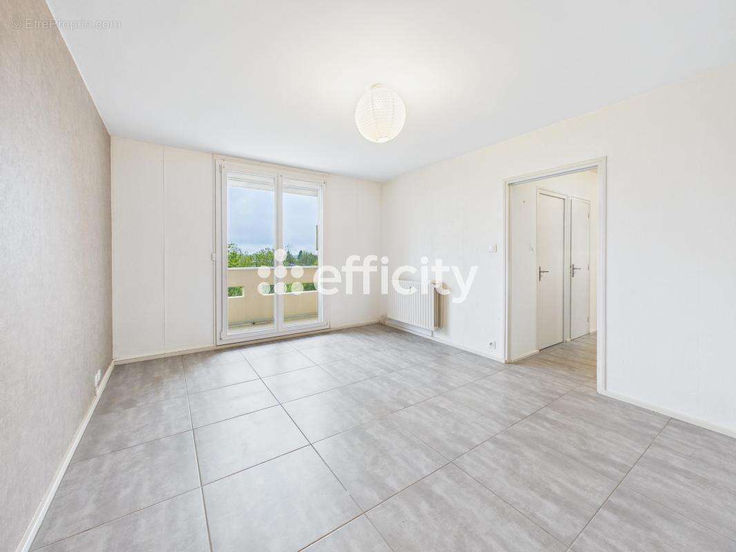 Appartement à PERONNAS