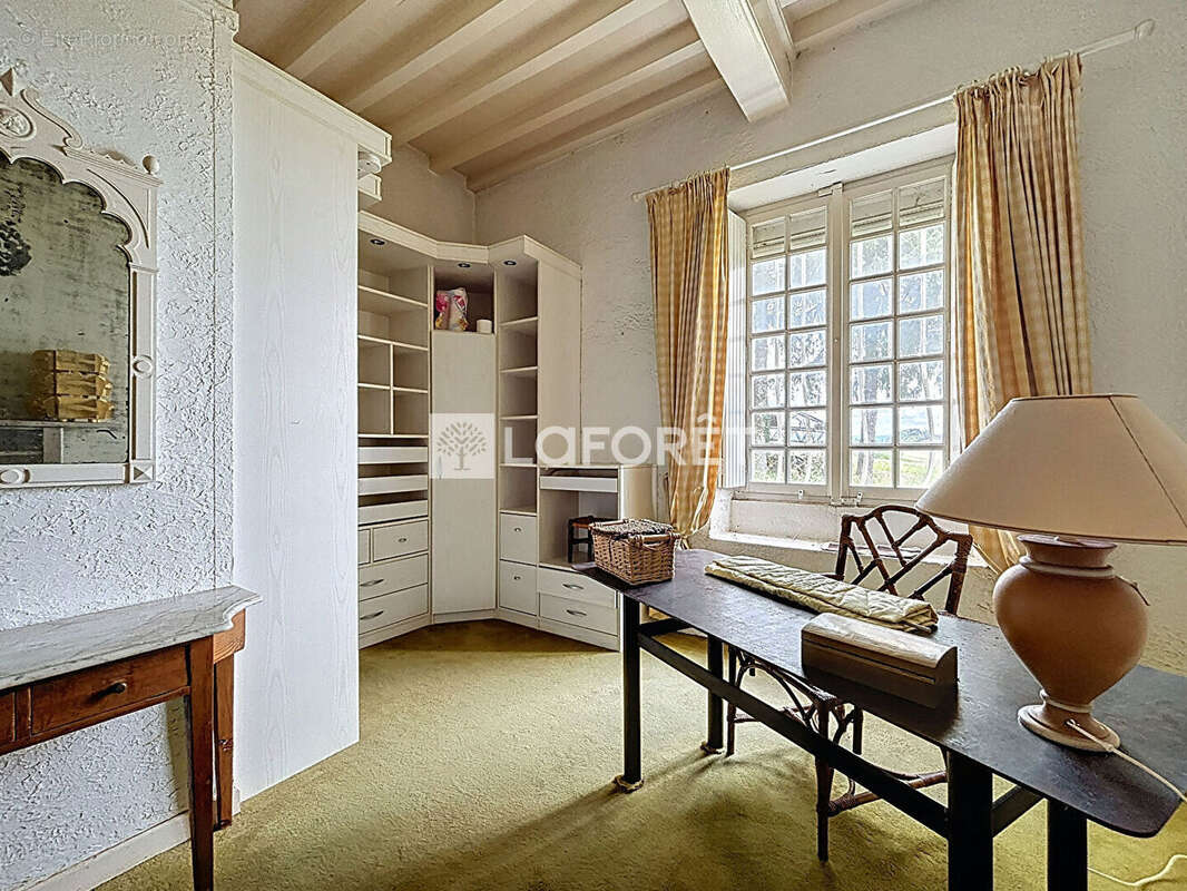 Villa à vendre de 292 m² nichée dans un parc arboré de 4800 m² entre Chalamont et Villars - photo 10