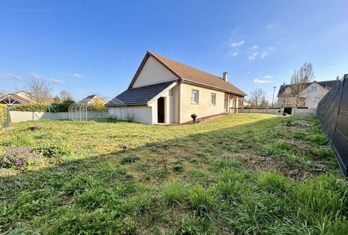 Maison à IS-SUR-TILLE