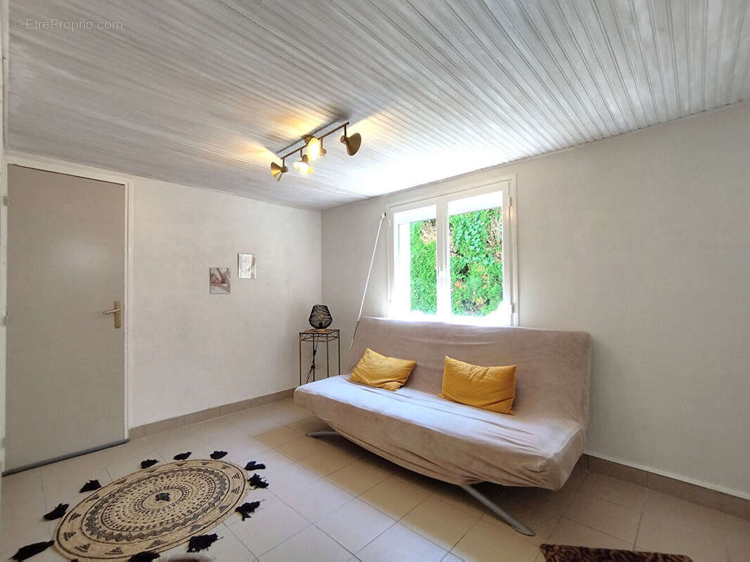 Maison à LA VILLE-AUX-DAMES