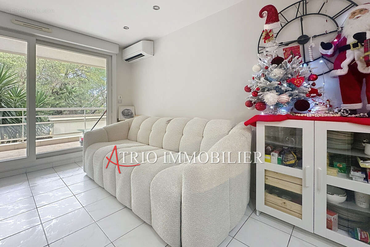 Appartement à SAINT-LAURENT-DU-VAR