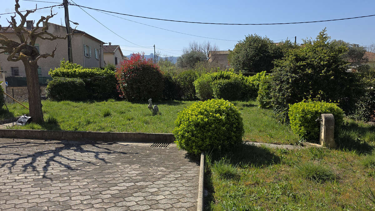 Maison en Viager  de 82 m2 Carrez à Gardanne sur grand terrain de 1 000 m2 - photo 3