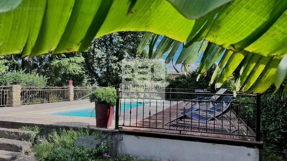 Propriété au coeur d'un parc avec dépendances - photo 6