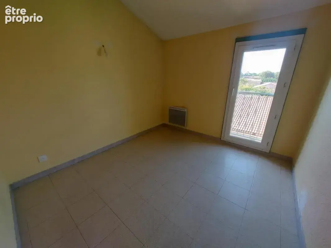 LE PONTET – Maison T6 en triplex avec terrasse et garage - photo 11