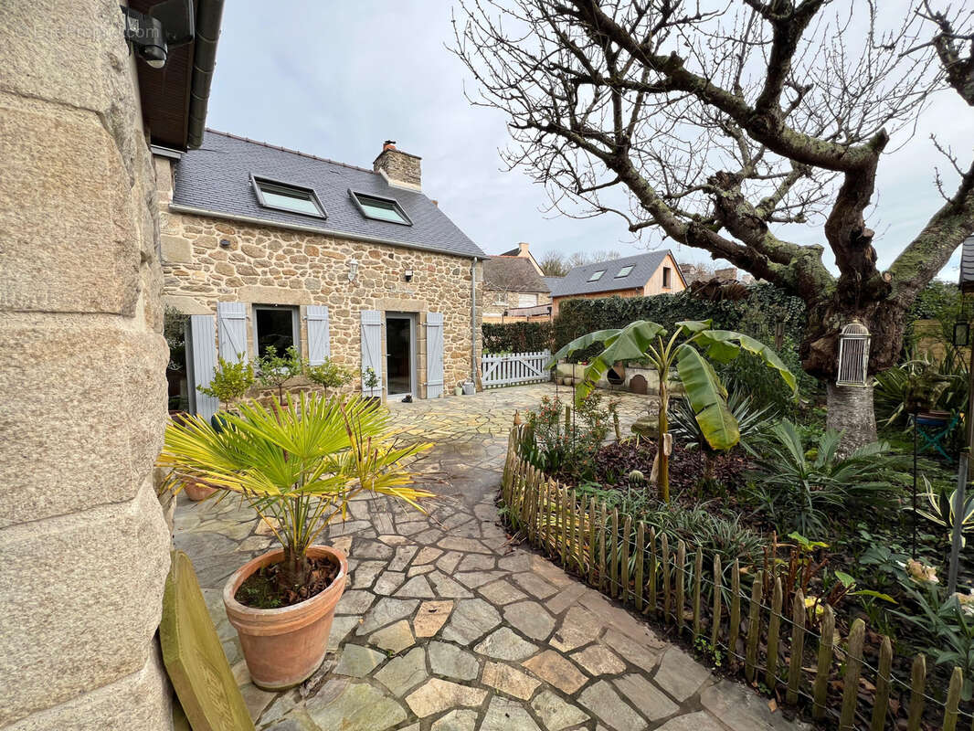 Maison à SAINT-JACUT-DE-LA-MER