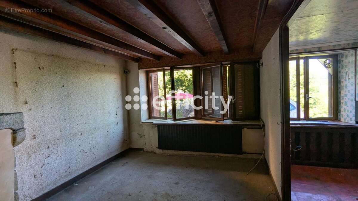 Maison à SAINT-REMY-SUR-DUROLLE