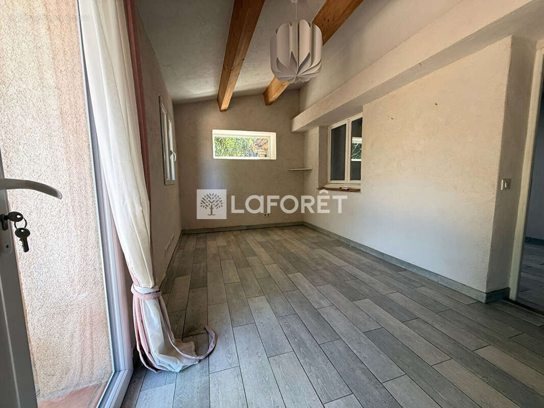 Maison Saint-Cézaire-sur-Siagne 5 pièce(s) 142 m² sur un terrain planté de 22 oliviers - photo 13