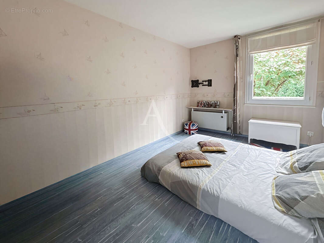 Maison à JOUY-LE-MOUTIER