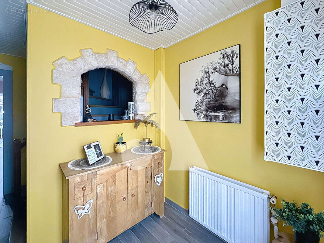 Maison à QUIEVRECHAIN