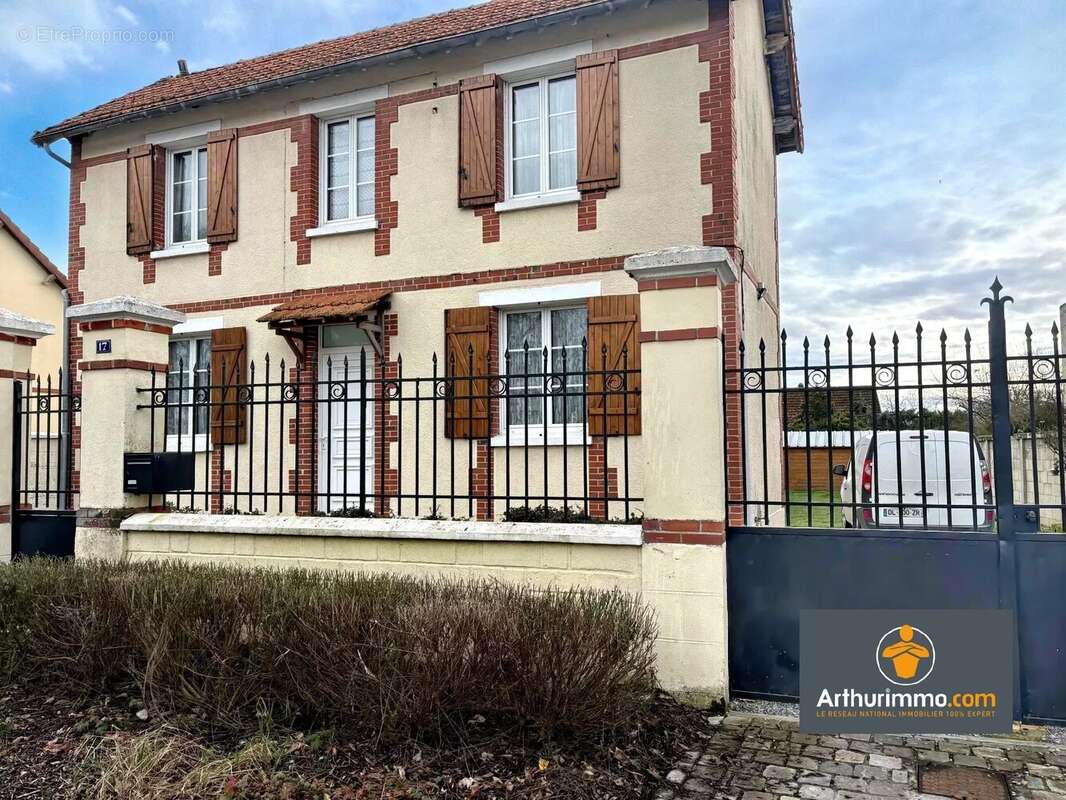 Maison à NEUFCHATEL-SUR-AISNE