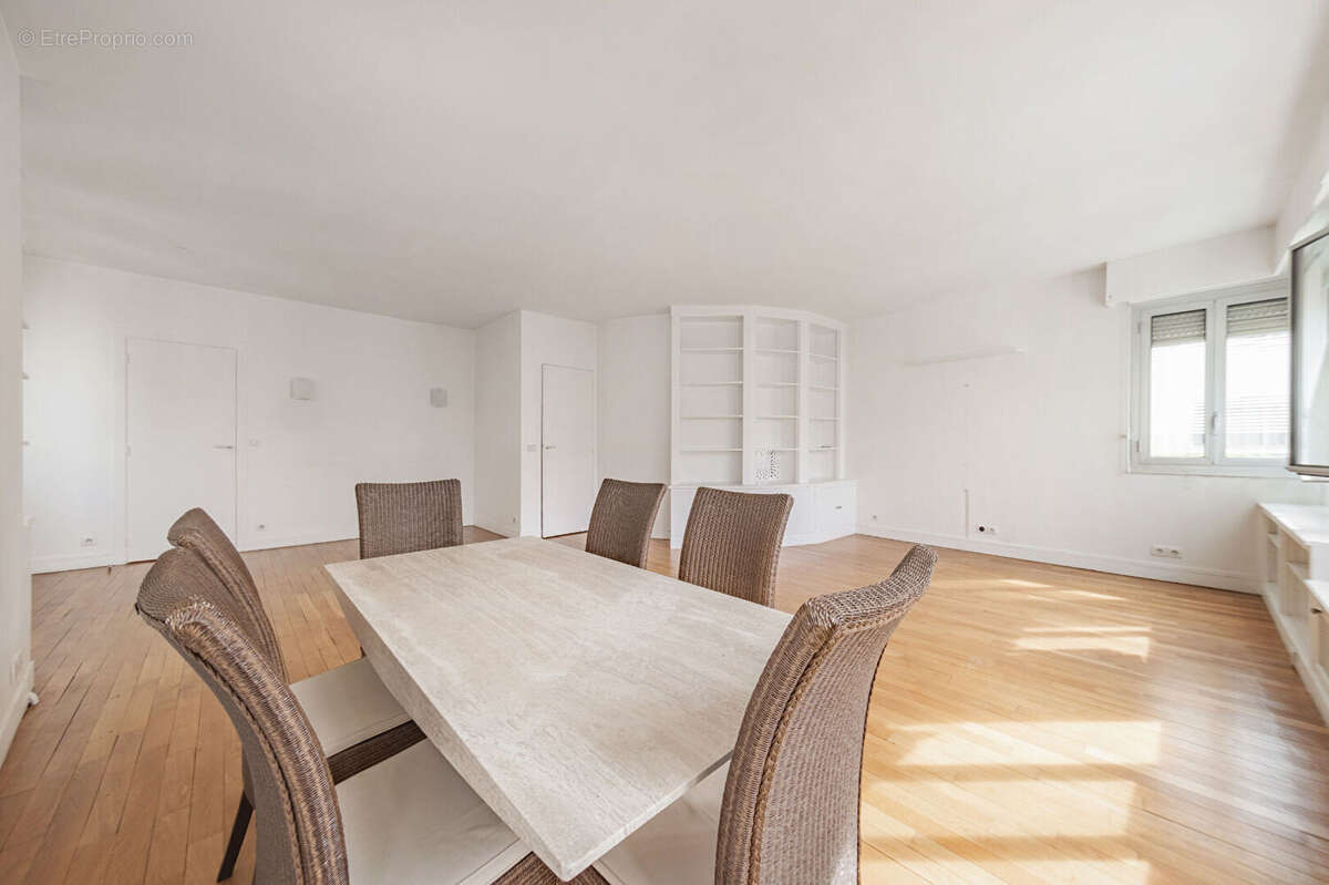 Appartement à NEUILLY-SUR-SEINE