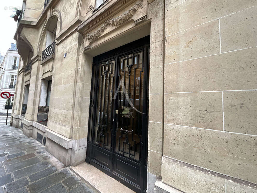 Appartement à PARIS-8E