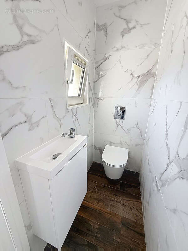 FAMECK   Maison mitoyenne rénovée de 87 m2 - 3 chambres sur 5,59 ares   265 000,- € - photo 6