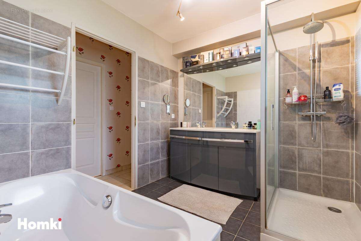 Maison à BRUGUIERES