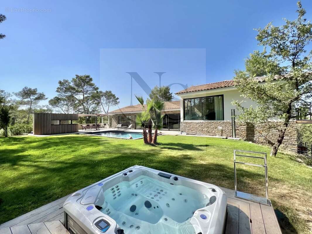 Maison à LE THOLONET