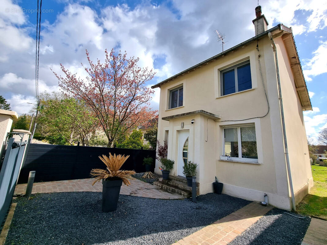 Maison à LIVRY-SUR-SEINE