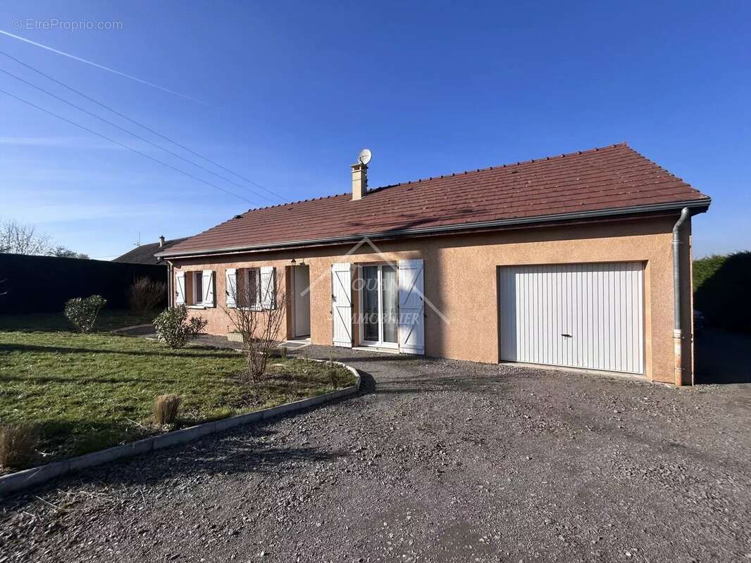 Maison à CHAREIL-CINTRAT